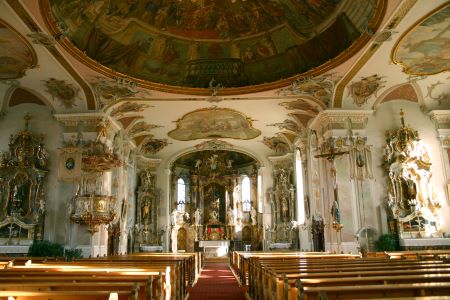 Pfarrkirche innen 45...